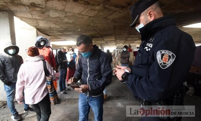 Tensión en San Pío X durante el desalojo de okupas en un edificio abandonado