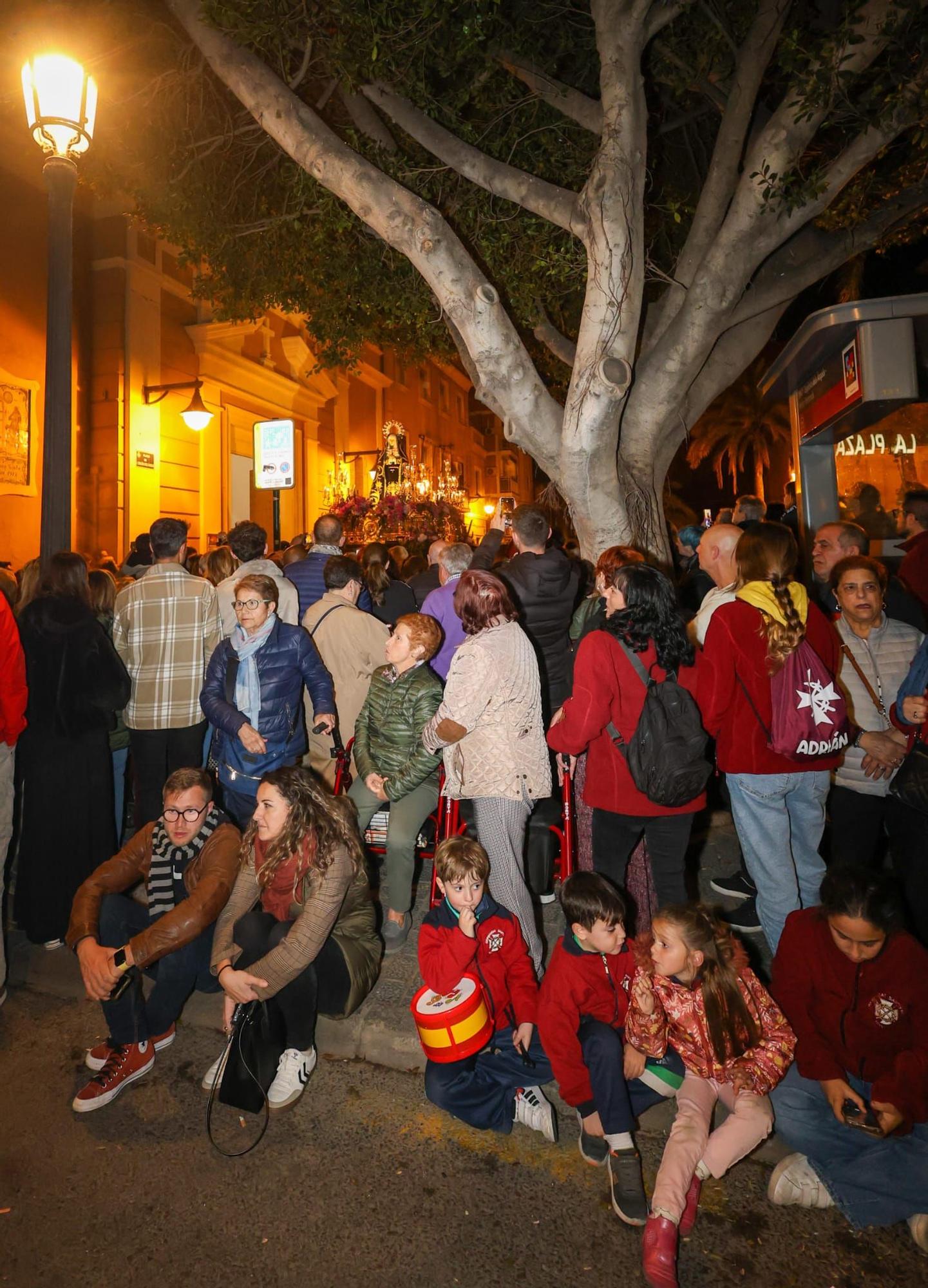 Semana Santa Marinera: La Dolorosa procesiona por el Cabanyal