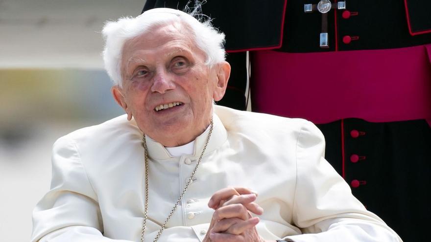 Benedicto XVI admite ahora haber estado en la reunión en la que se acusó a un clérigo de abusos