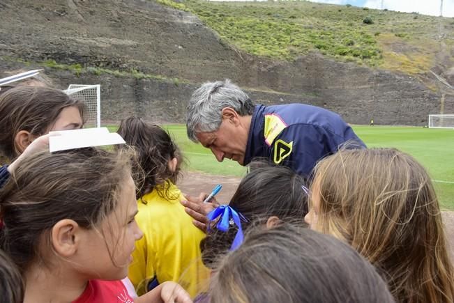 Entrenamiento de la UD Las Palmas en Barranco ...