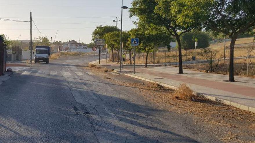 El Ayuntamiento de Lucena acomete la limpieza de zonas degradadas