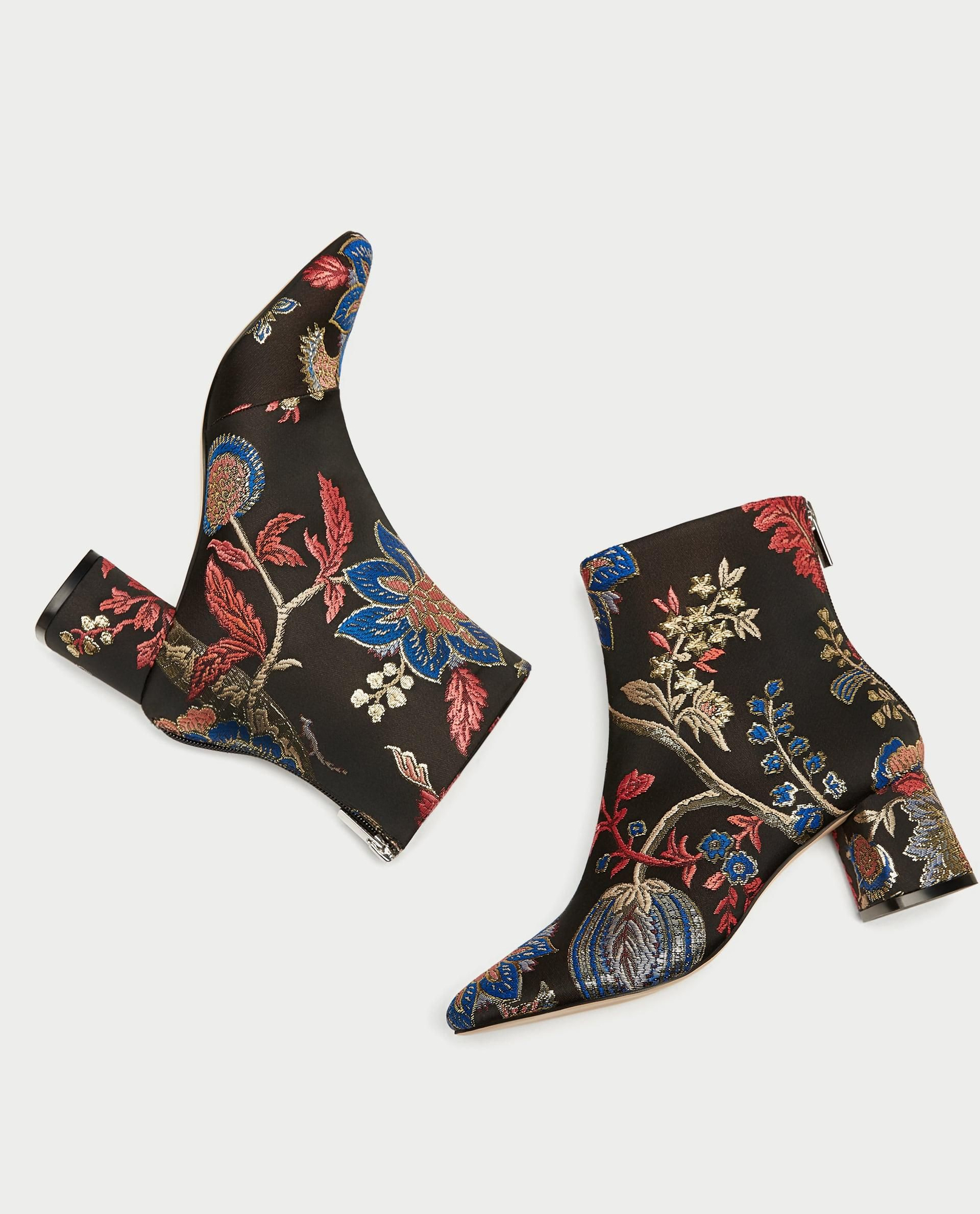 Rebajas 2018: botines de Zara con flores