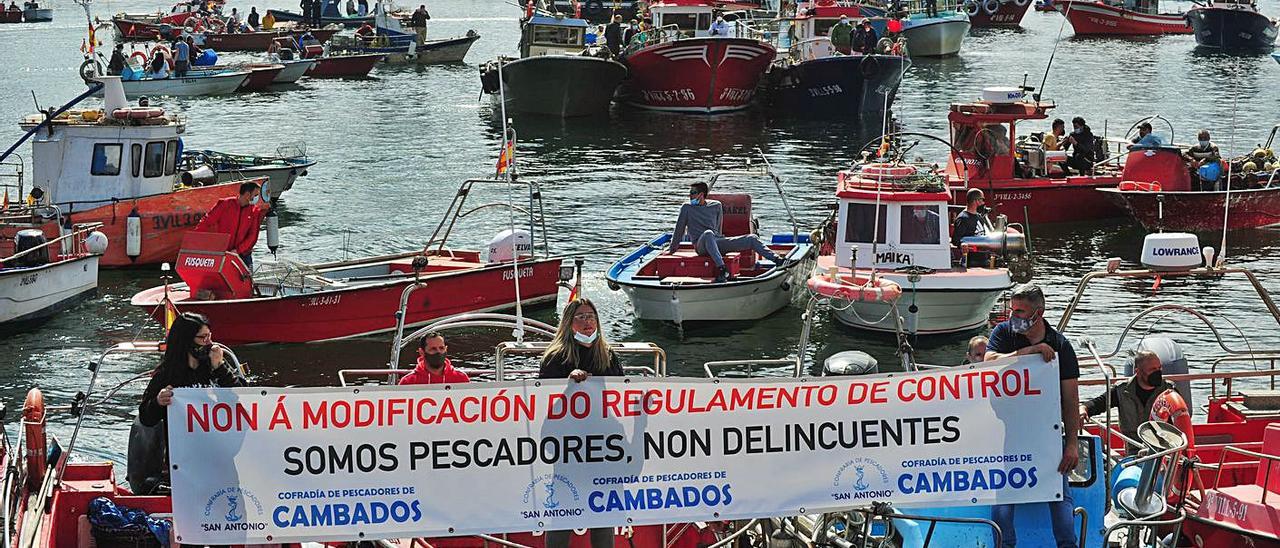 Protesta contra el nuevo reglamento de control el pasado marzo en la Ría de Arousa.