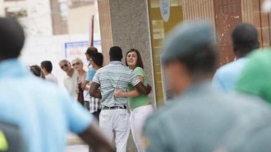 Una joven llorando durante la protesta en la que se vivieron momentos de gran tensión.