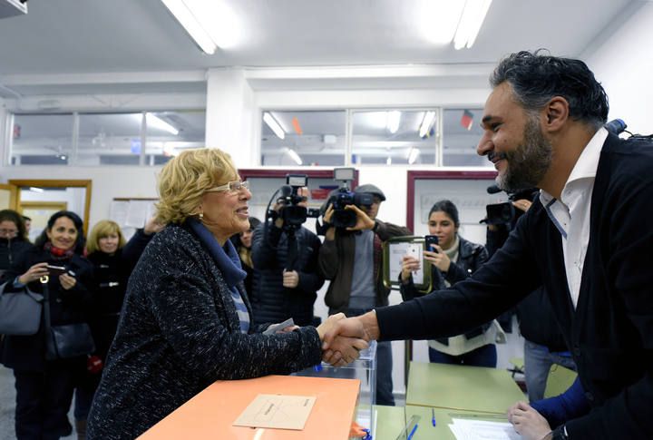 CARMENA VOTANDO EN LAS ELECCIONES GENERALES DEL 20D