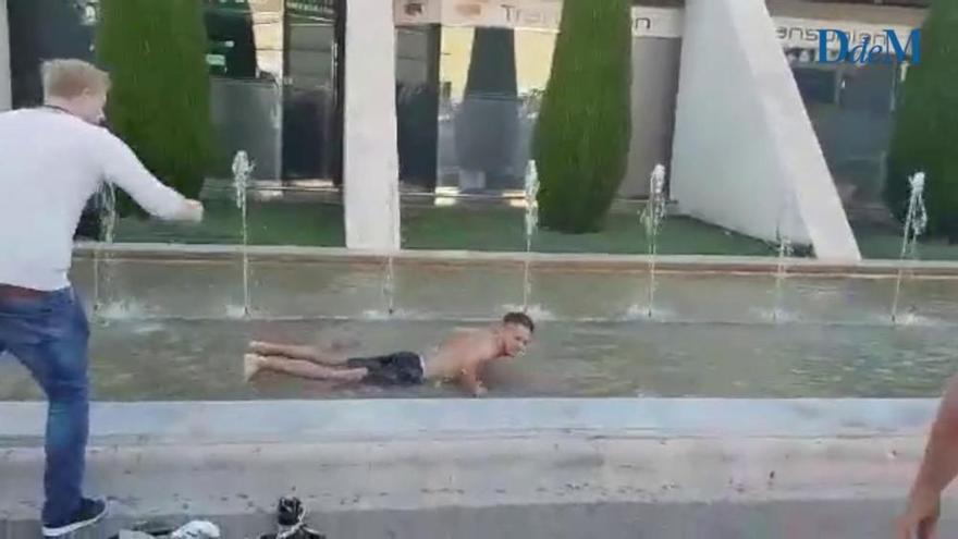 Mutprobe auf Mallorca: Urlauber badet im Flughafenbrunnen