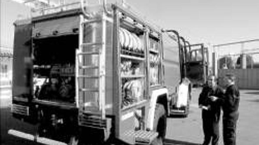 Compran tres vehículos para el servicio provincial de bomberos