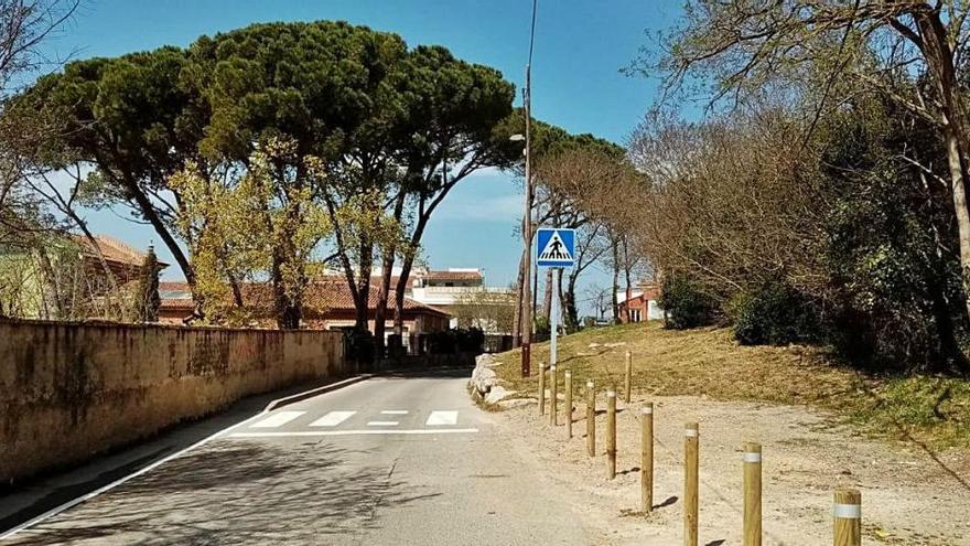 Pilones de fusta al camí del Palco dels Sastres