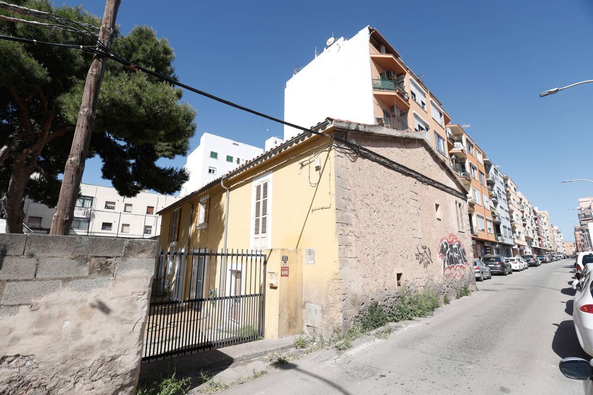 Edificio que se mantiene en pie que corresponde a una antigua possessió