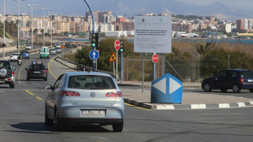 Imagen del cartel ubicado en la carretera de Elche