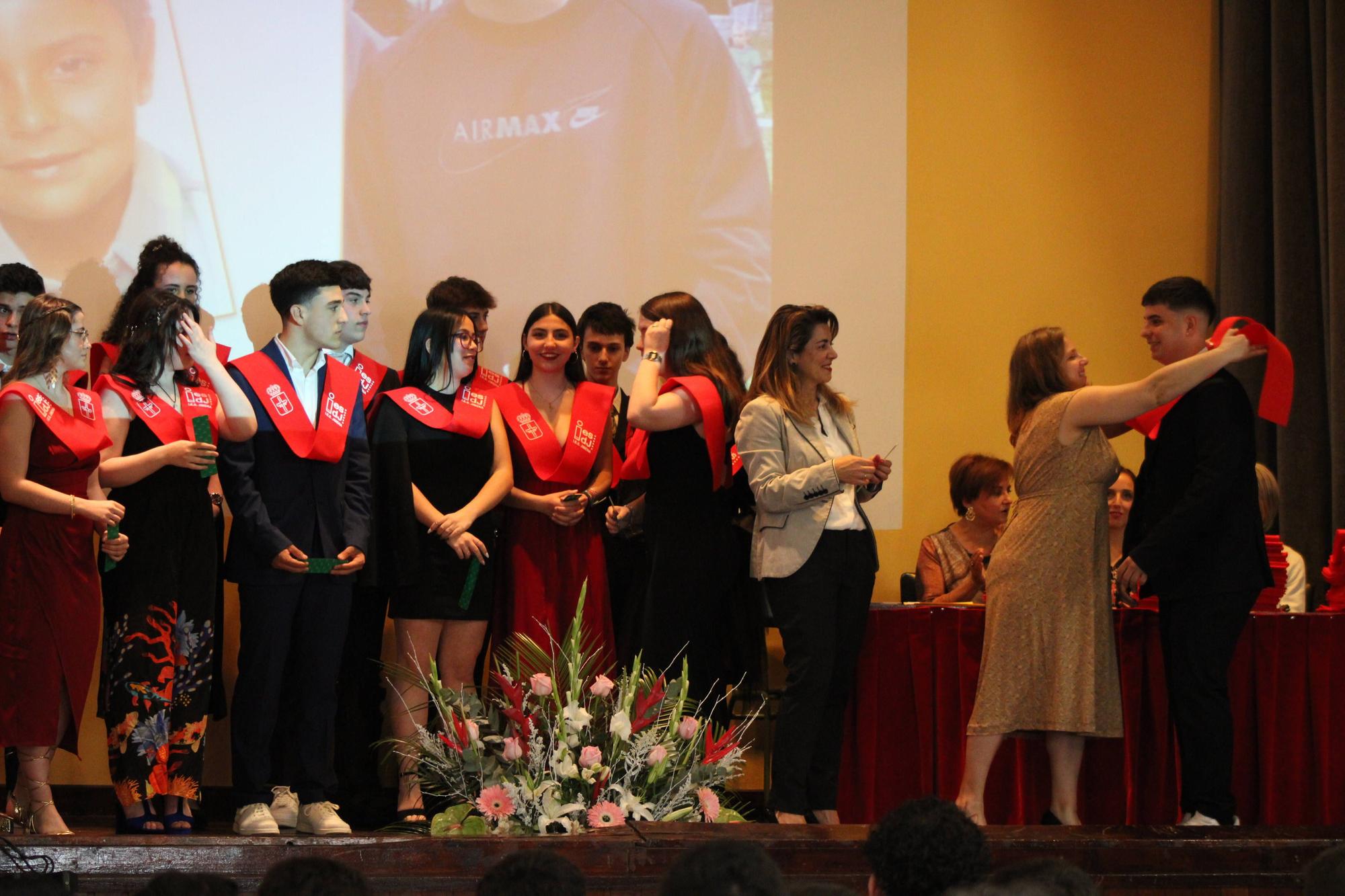 Tarde de graduaciones en los centros educativos de Gijón