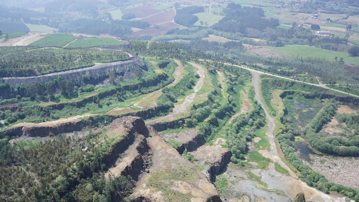 Terreno de la mina de Touro.