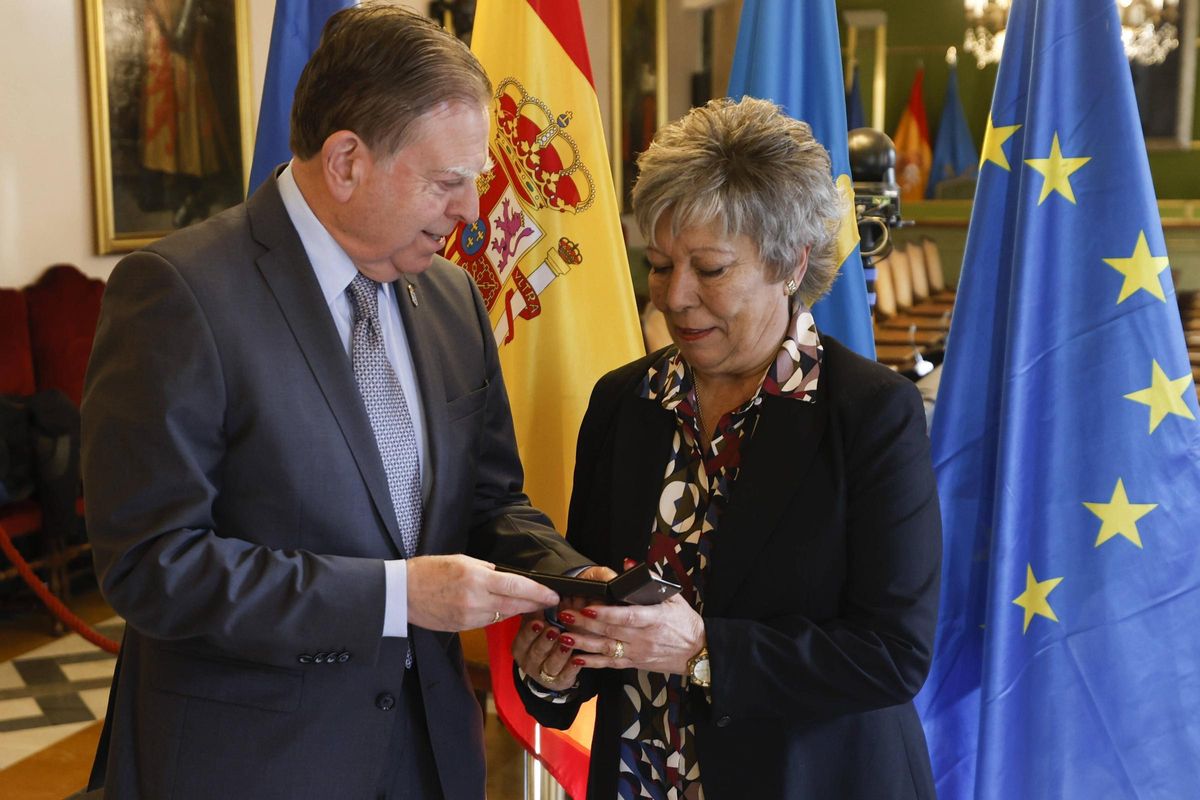 María Luisa Urbaneja y Alfredo Canteli.