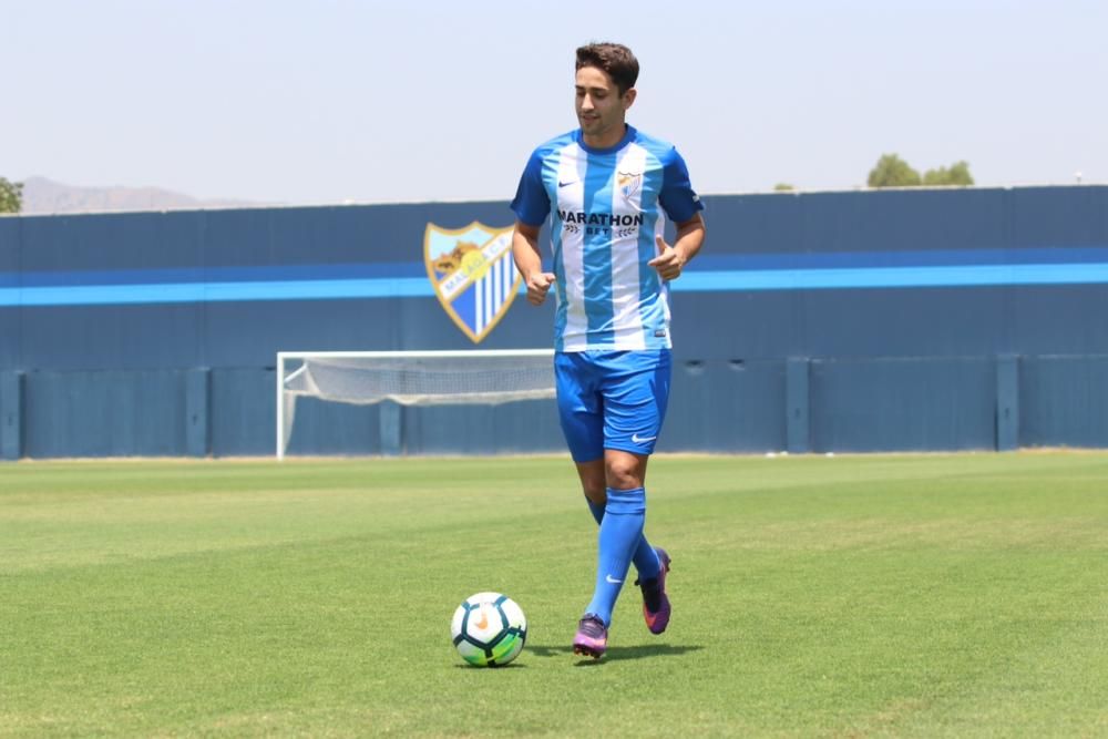 El joven centrocampista argentino firma por cinco temporadas tras pagar el Málaga un traspaso de cuatro millones de euros más uno por objetivos (partidos jugados) a Banfield.