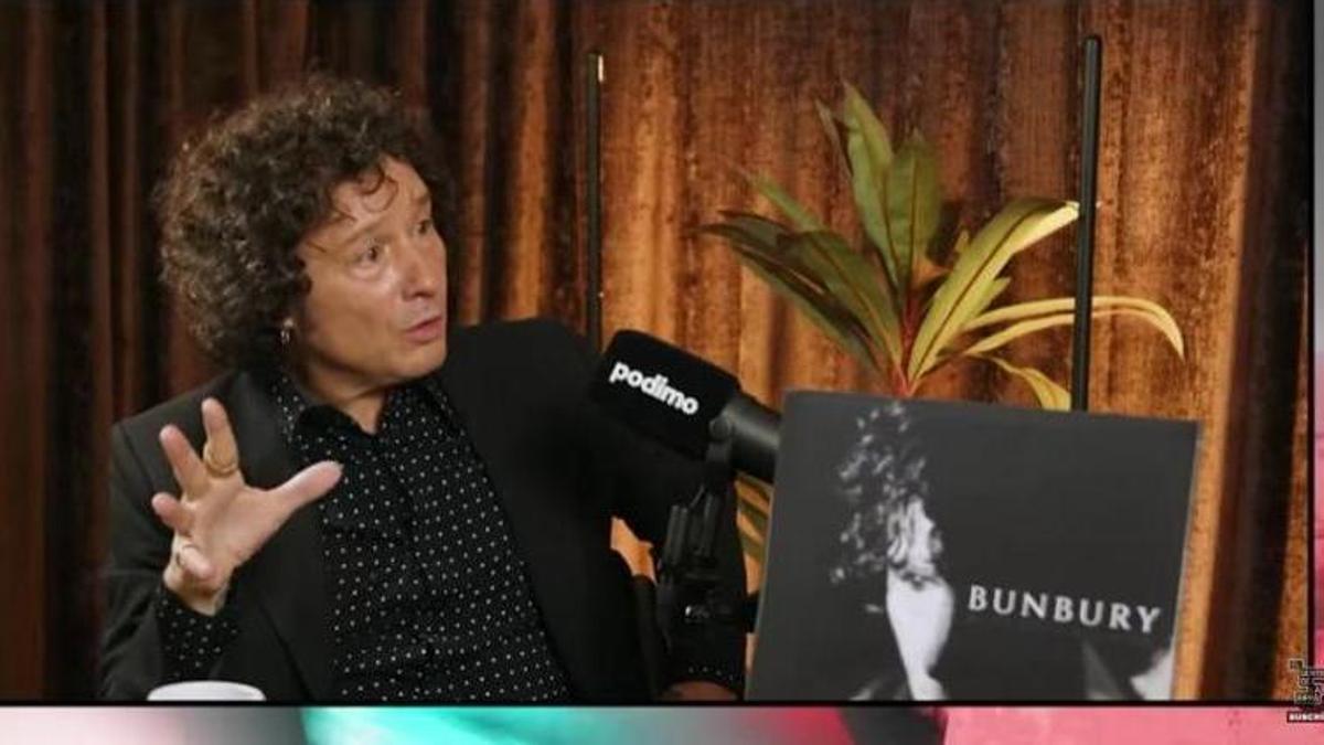 Enrique Bunbury en un momento de la entrevista.