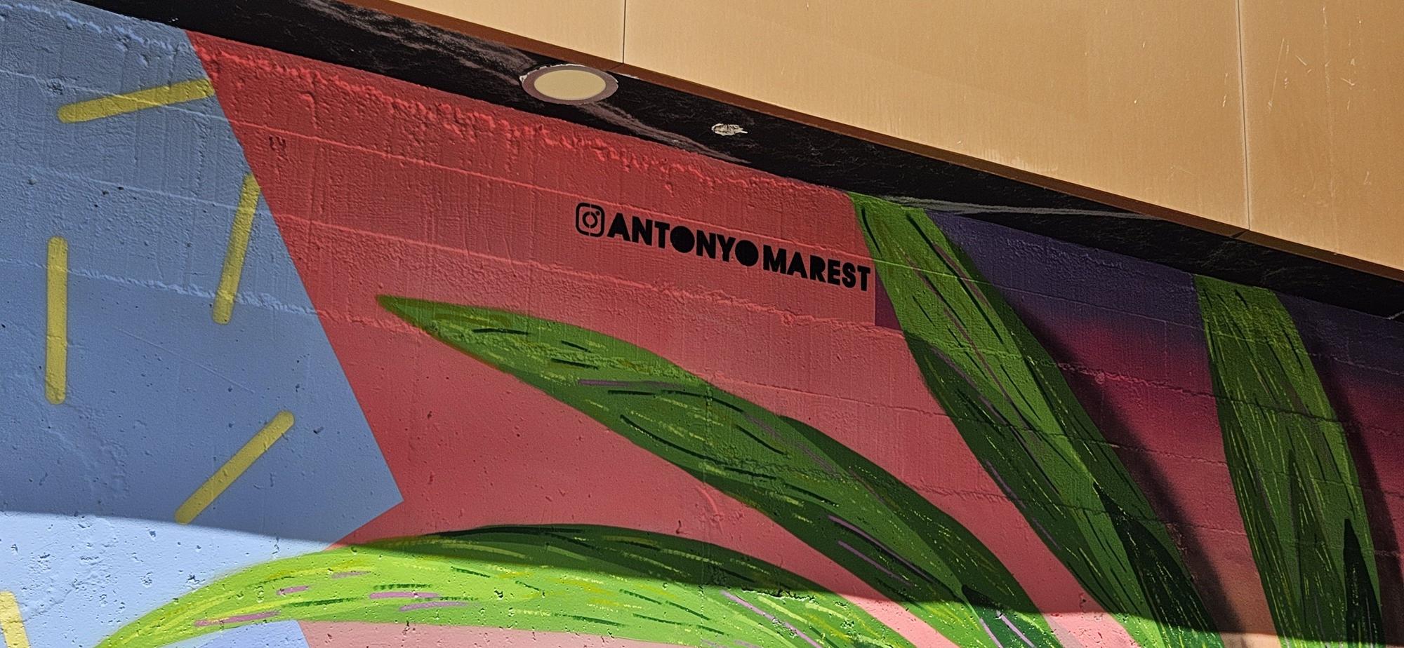 Antonyo Marest fue el pionero, con un mural en la piscina y la antigua torre de Hidroeléctrica Española