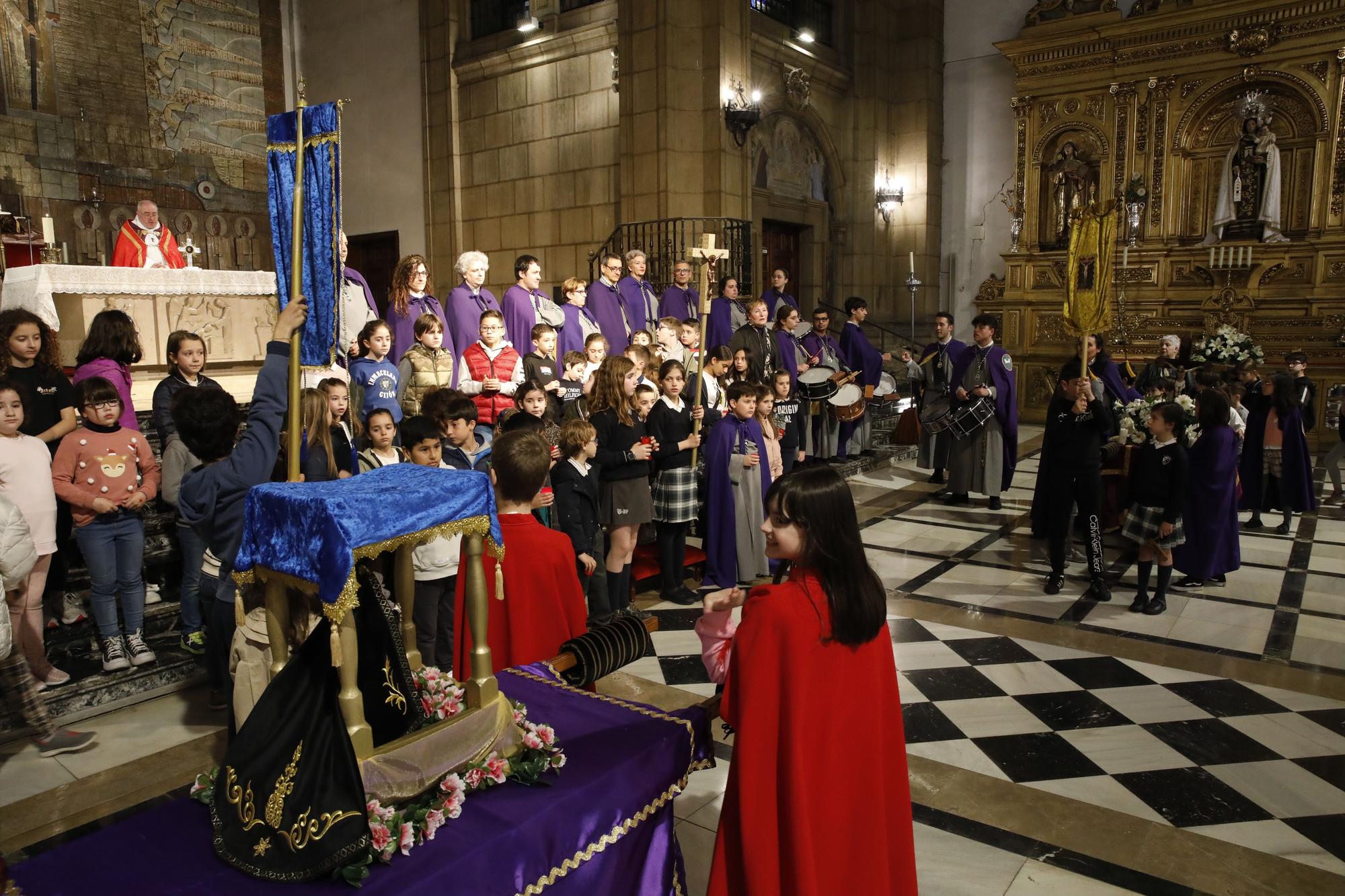 En imágenes: El Vía Crucis de los niños adelanta en San José la Semana Santa de Gijón