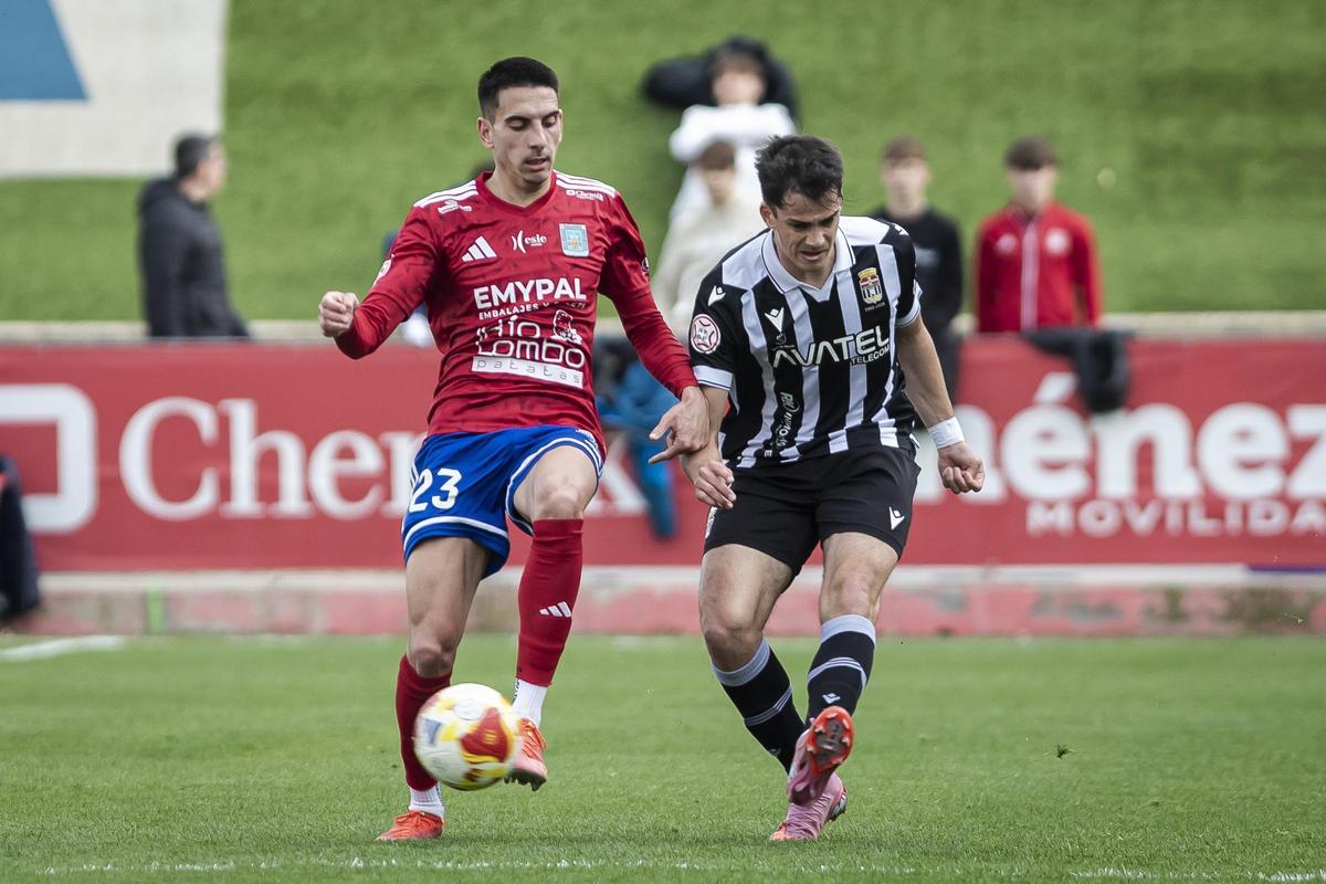Nil Jiménez en un lance del partido
