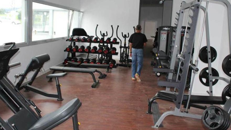 Máquinas en el interior del gimnasio franquino.