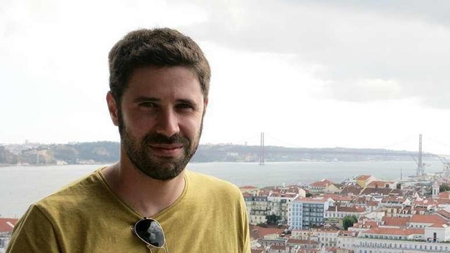 Miguel Cuba en el mirador del Castillo de San Jorge, en Lisboa. // FdV