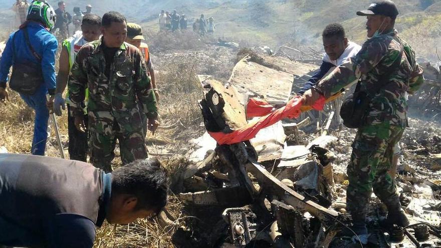 Indonesia suma otro nuevo siniestro aéreo, con doce militares muertos
