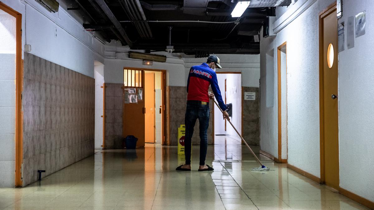 Un preso en el centro penitenciario de Trinitat Vella de Barcelona.