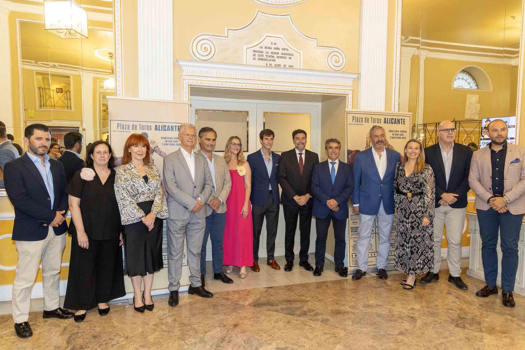 Manuel Escribano pronuncia el pregón de apertura de la Feria de Hogueras en el Teatro Principal de Alicante