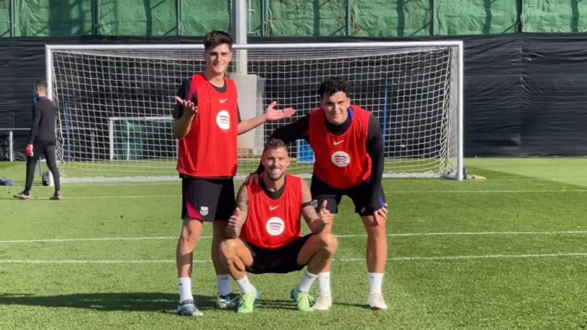 ألفارو كورتيس يتدرب مع الفريق الأول لبرشلونة تحت قيادة هانسي فليك