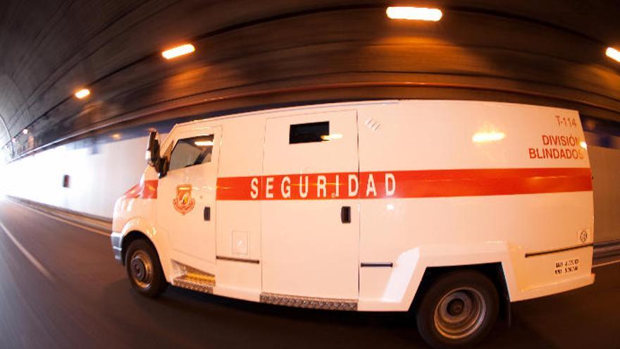 Camión blindado de Seguridad Integral Canaria.