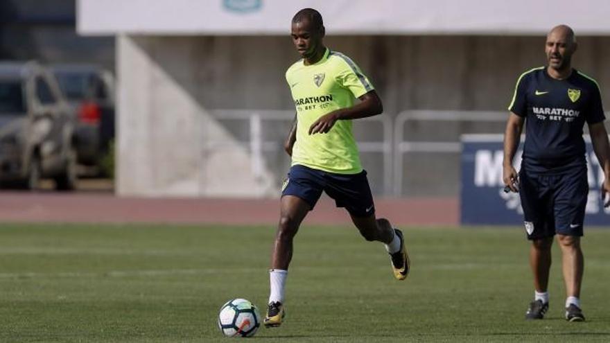 Se encienden las alarmas en el Málaga CF por el estado del tendón de Aquiles de Rolan