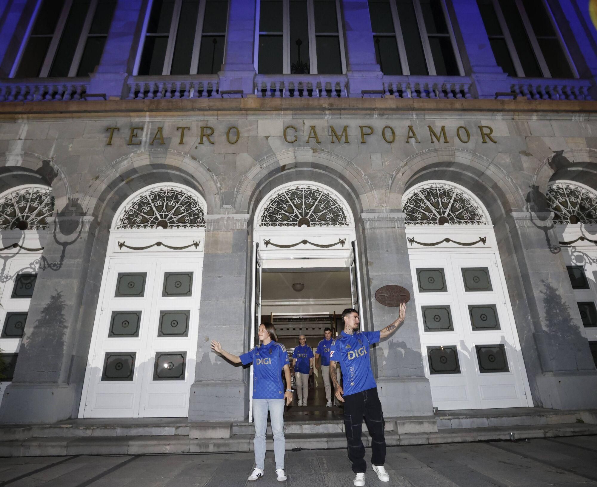 Así fue la presentación de la nueva camisera del Real Oviedo para jugar en Primera