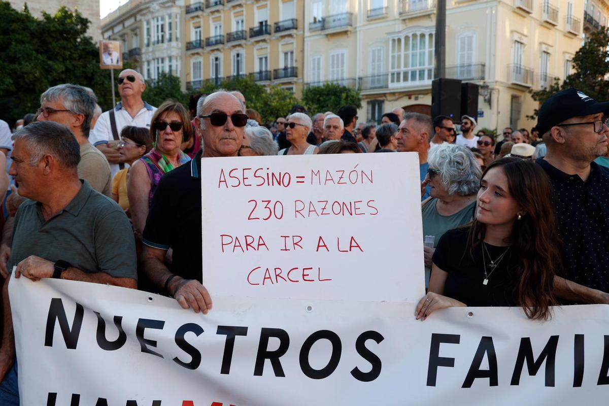 Multitudinaria concentración por las víctimas de la dana en València 22 meses después de la tragedia Multitudinaria concentración por las víctimas de la dana en València 22 meses después de la tragedia