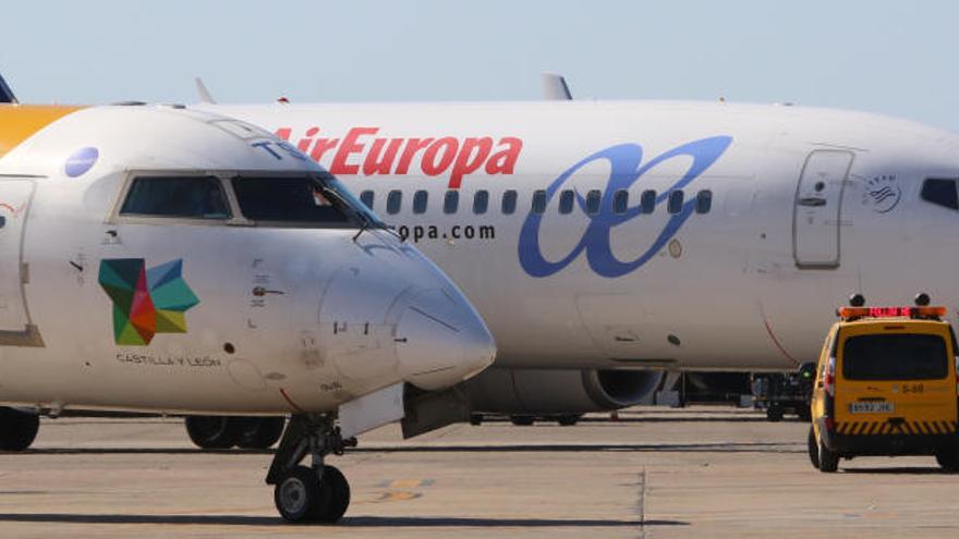 La agencia de seguridad aérea recibió el año pasado un total de 862 notificaciones de incidentes relacionados con pasajeros en todos los aeropuertos españoles. Foto: Vicent Marí