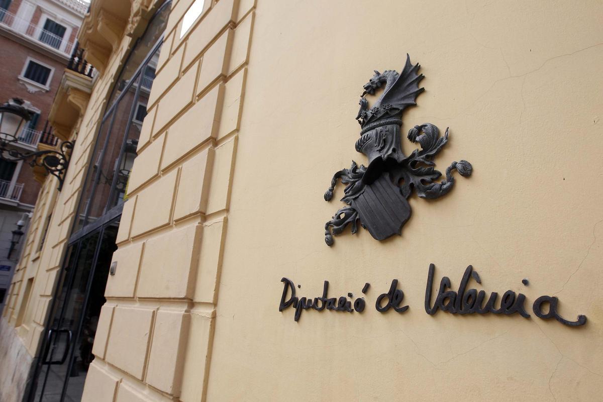 Entrada de la sede central de la Diputación de València.