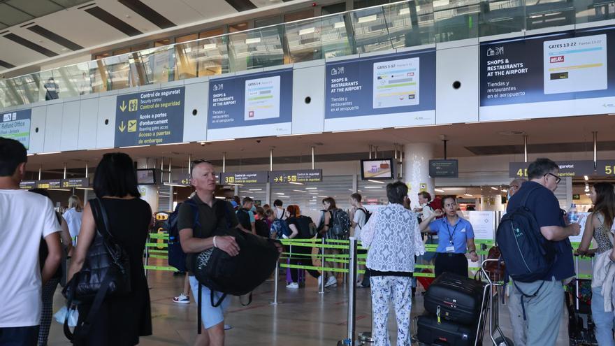 Mazón anuncia un informe que avalará la ampliación del aeropuerto de Valencia