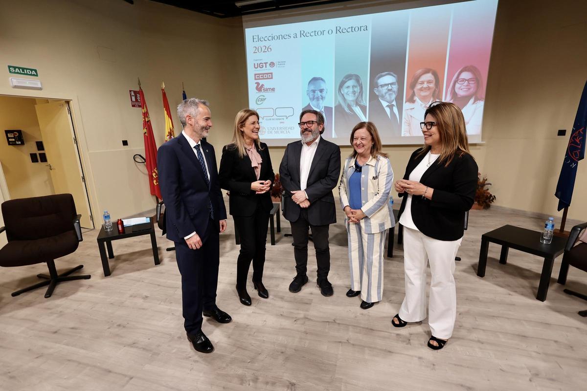 Samuel Baixauli, Senena Corbalán, Guillermo Díaz, Alfonsa García y Alicia Rubio momentos antes del debate electoral de este lunes.