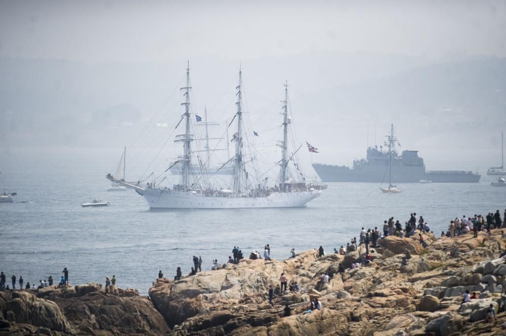 La Regata de Grandes Veleros abandona a A Coruña