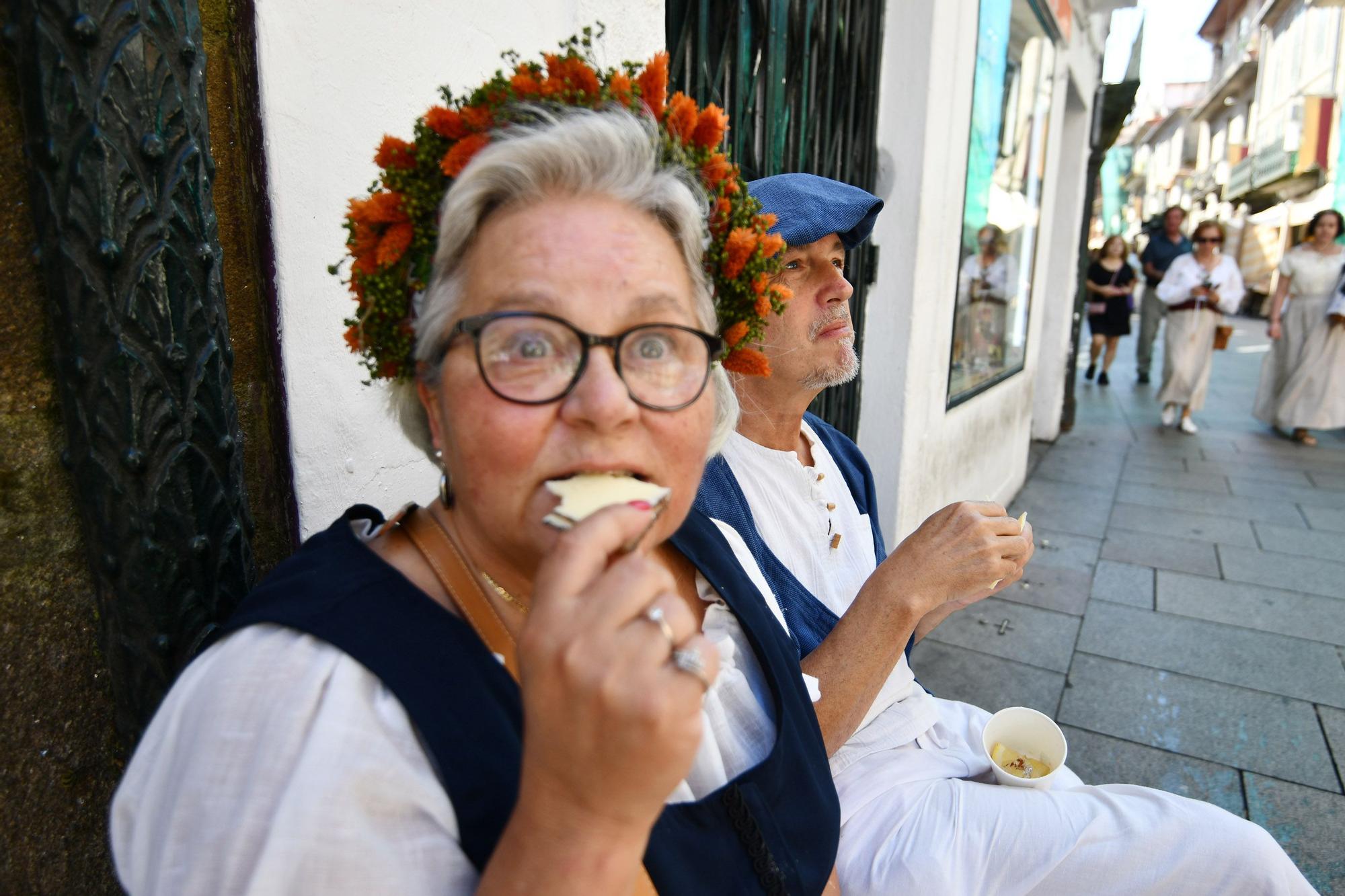 Cortesanos, bufones, damas y caballeros celebran el retorno de su señor: la Feira Franca anima Pontevedra