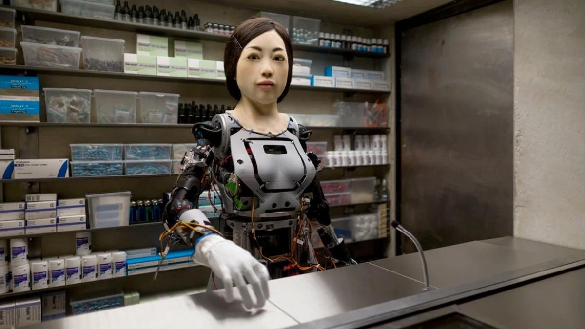 Un robot habla de las bondades de las drogas en 'Happiness', de Dries Verhoeven.