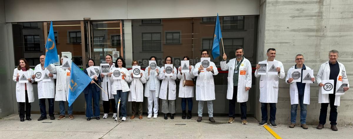 Concentración esta mañana en el centro de Salud de A Parda (Pontevedra).