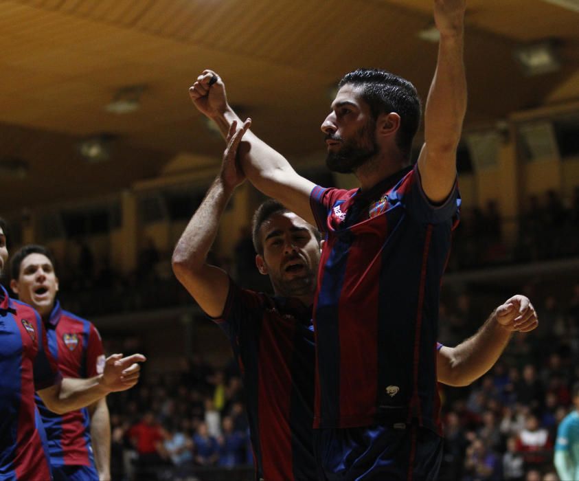 Las mejores imágenes de la victoria del Levante Fútbol Sala en Copa frente al Barça