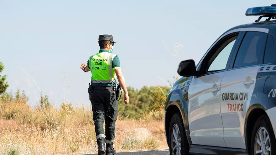 La Guardia Civil extrema la vigilancia y multa: ya comprueba los asientos e los vehículos por si llevas este objeto