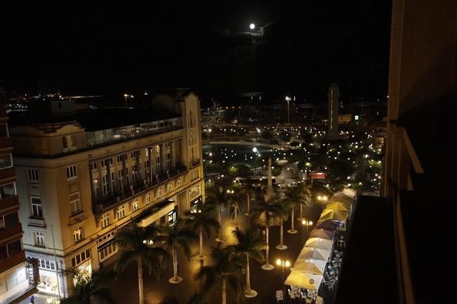 14/11/2016.TENERIFE.La superluna vista de Santa Cruz.Luna llena,.Las Teresitas