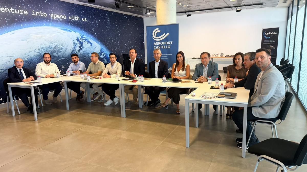 Reunión de Hosbec en el aeropuerto de Castellón, este miércoles.