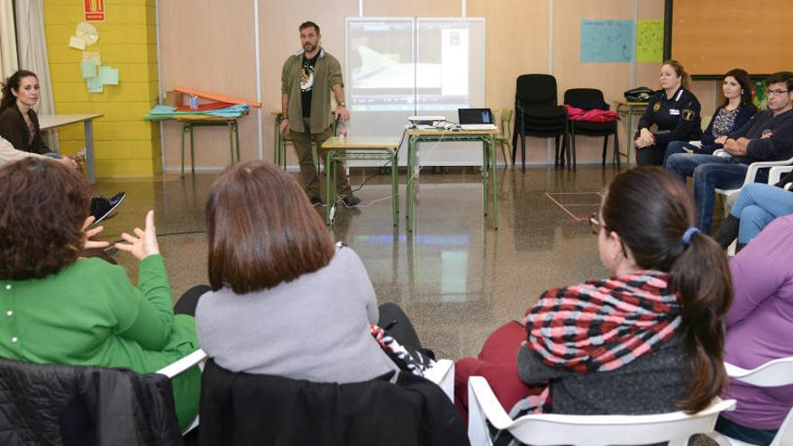 La Escuela de Familias ofrece un curso para ayudar en la tarea educativa