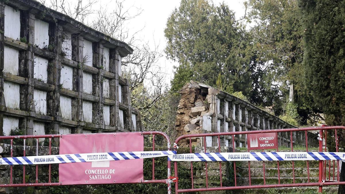 O proxecto técnico do Consorcio permitirá avanzar na conservación e rehabilitación do muro derrubado da ala oeste do salón central do cemiterio histórico do Parque de Bonaval.