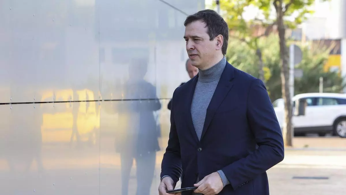 El hermano de Sánchez reclama a la jueza que le aclare su "radical cambio de criterio" al procesarle sin esperar a la Audiencia