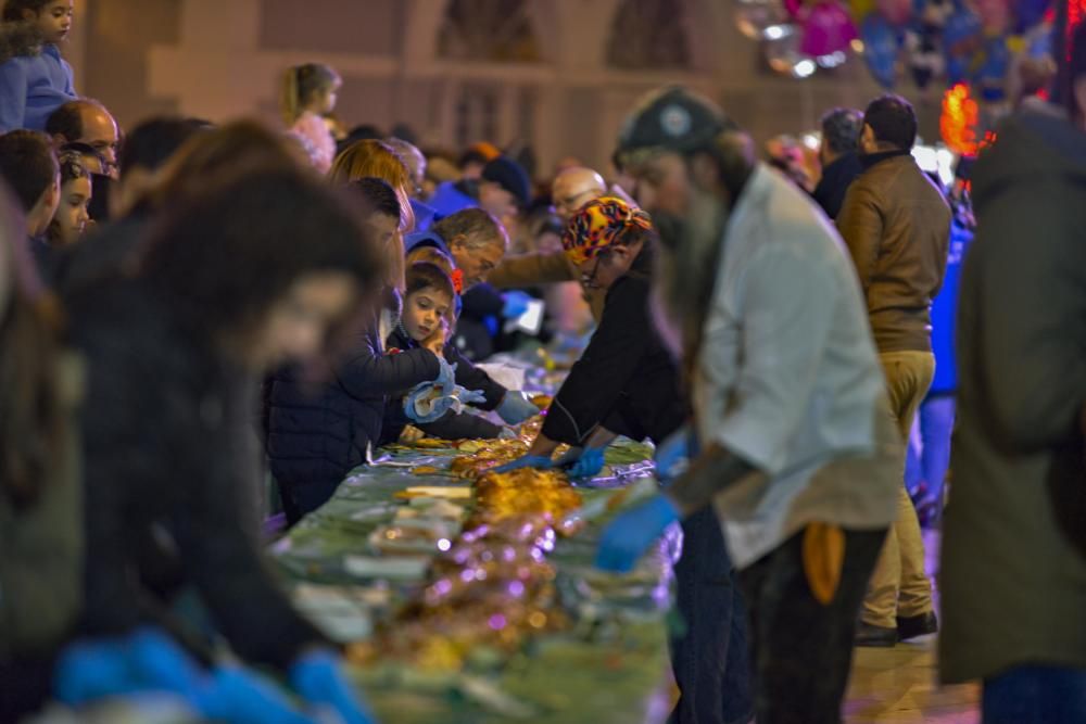 Roscón para todos en la Plaza del Ayuntamiento de Cartagena