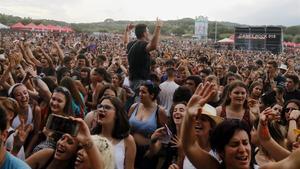 El público llenó ayer el mítico Pla d’en Sala en la quinta edición del Canet Rock del siglo XXI.