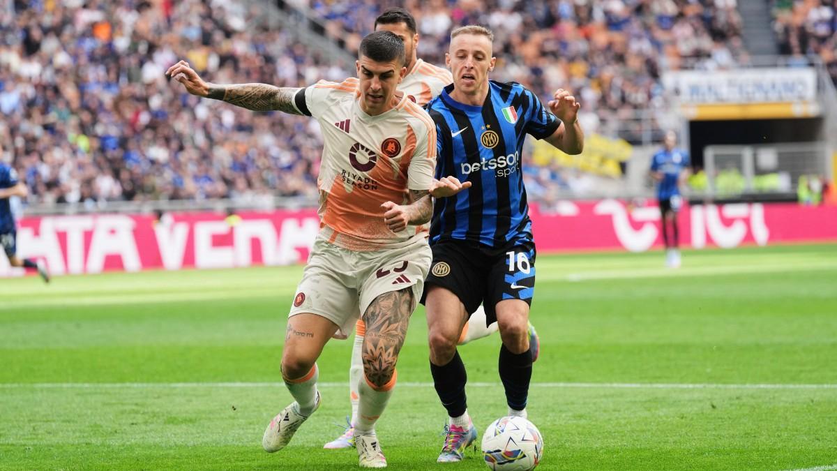 Acción del partido entre la Roma y el Inter disputado en el Meazza